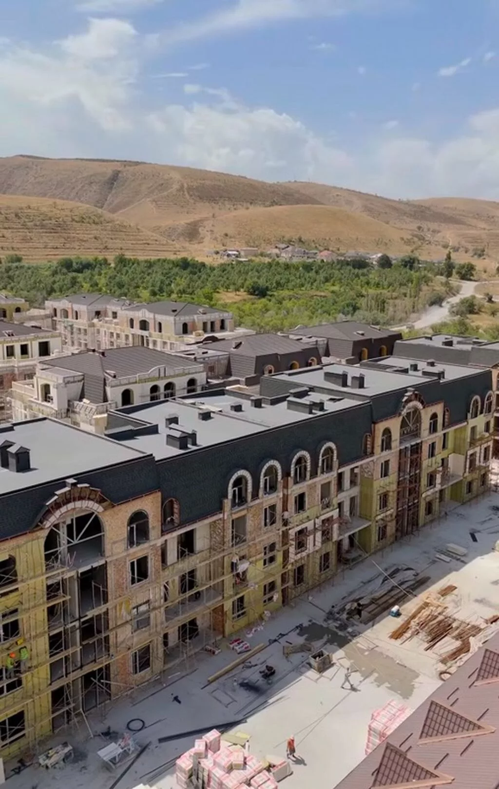 Строится, Элитка, 3 комнаты, 129 м²