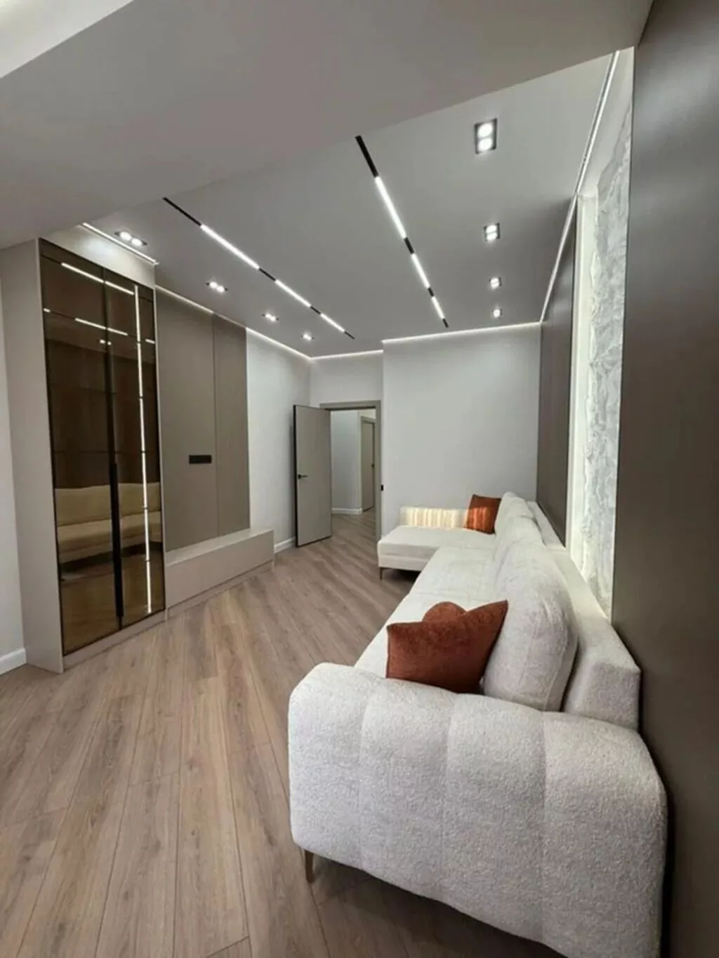 3 комнаты, 88 м², 12 мкр Элитка, 8 этаж, Дизайнерский ремонт