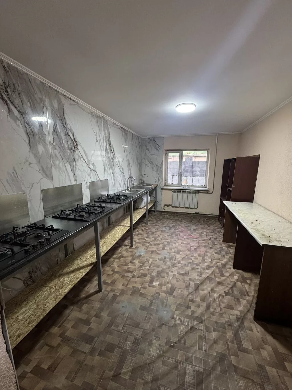 1 комната, Ошский рынок / базар Собственник, Студентам, от 3 месяцев, С мебелью полностью