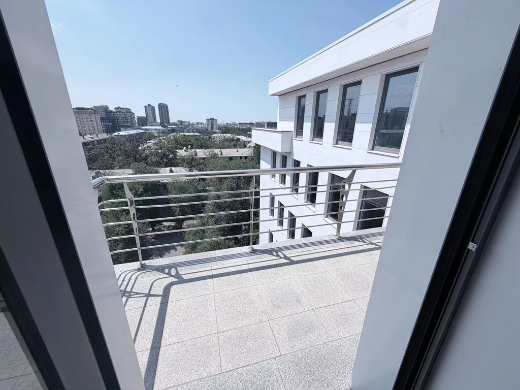 Аренда офисов, 178 м², В бизнес центре, С видом на горы, С отдельной кухней, С отдельным сан узлом