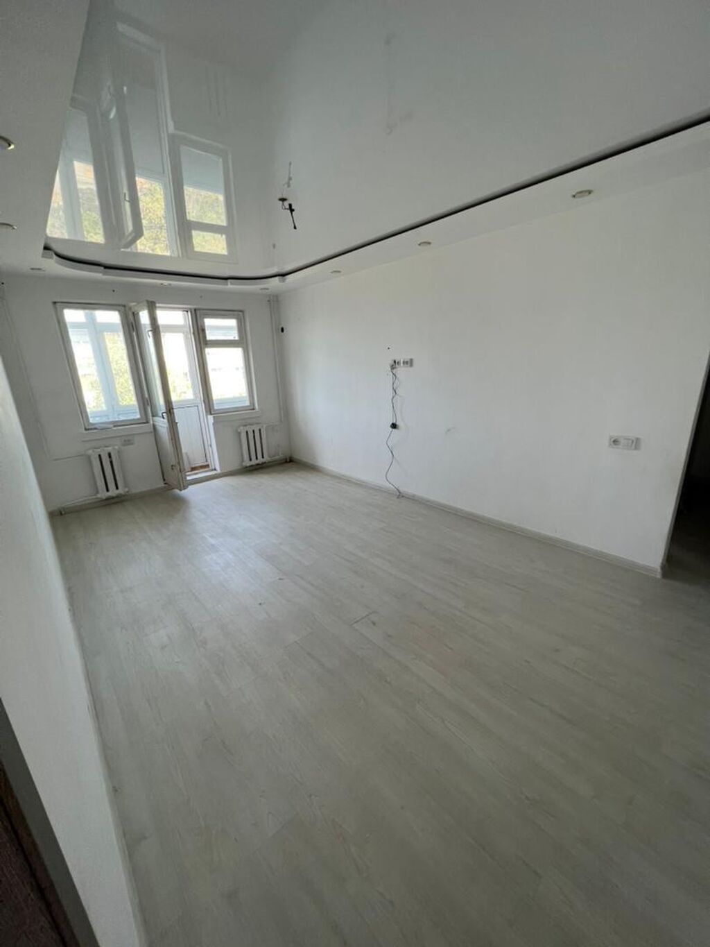 2 комнаты, 44 м², 4 мкр 104 серия, 3 этаж, Старый ремонт
