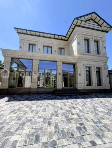 Продажа, дом, 6 и более-комн.: Чуйская область / Бишкек, город Бишкек, Тоголок молдо- Куренкеева — за 56 924 741 сом