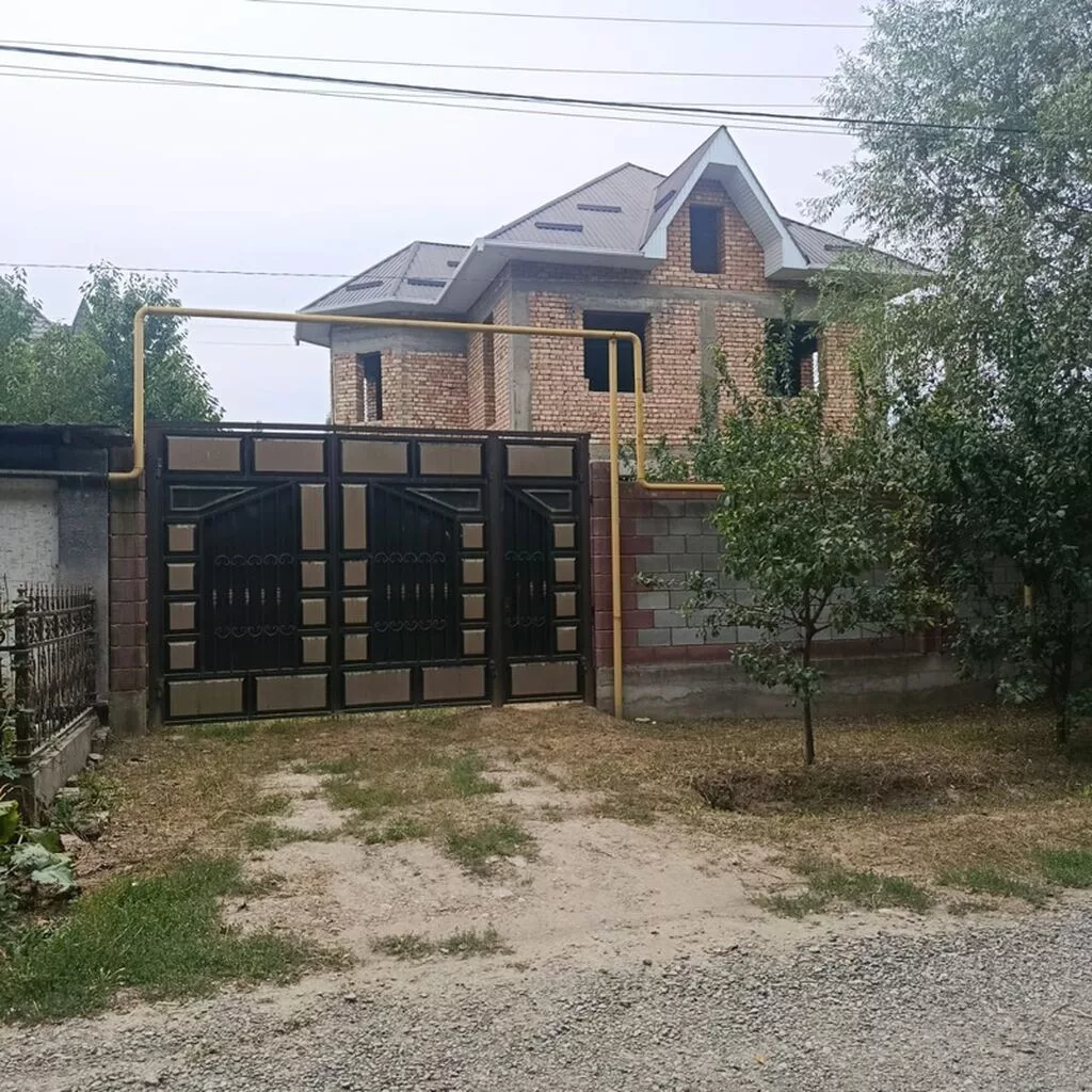 Продаю 2х этажный дом. Участок 6сот. Водопровод, канализация, свет