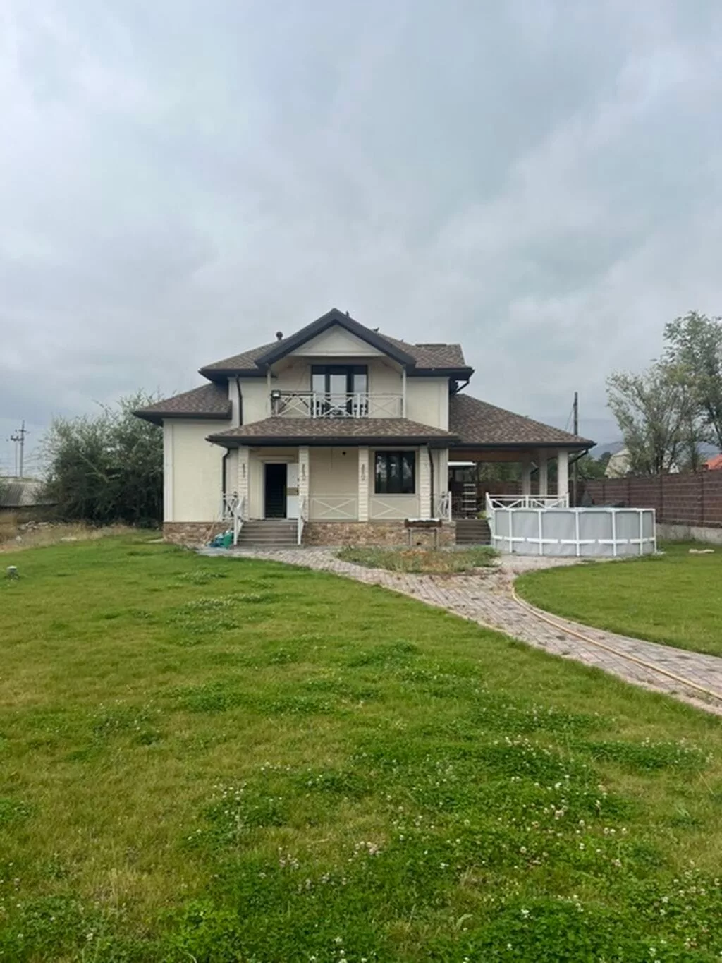 Продается новый двухэтажный загородный дом с большой благоустроенной