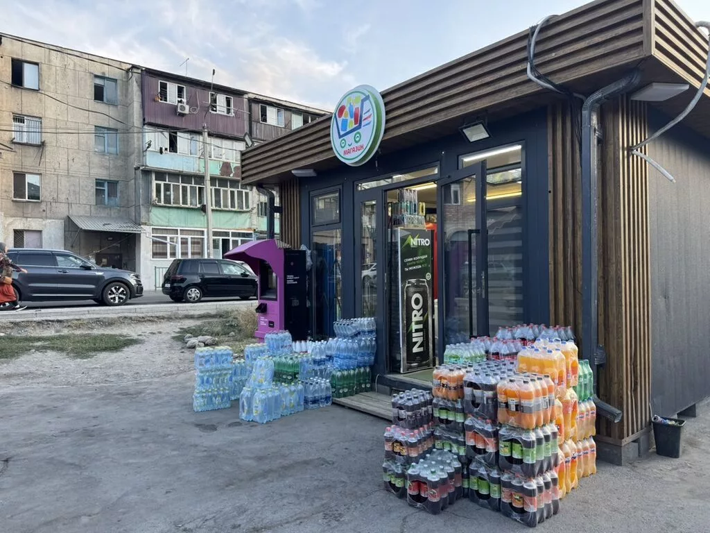 Продается магазин . 45 кв метр новый с местом с оборудованием 7- камер