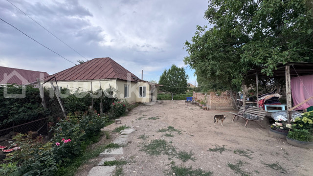 Продажа, дом, 4-комн.: Чуйская область / Бишкек, город Бишкек, с. Кок-Джар — за 26 718 000 сом