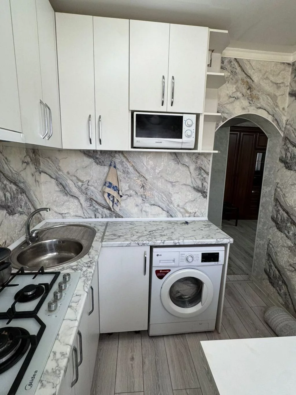 2 комнаты, 42 м², Азия Молл Хрущевка, 4 этаж, Свежий ремонт