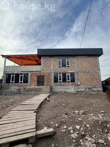 Продажа, дом, 6 и более-комн.: Чуйская область / Бишкек, город Бишкек, Пишпек ж/м — за 33 284 200 сом