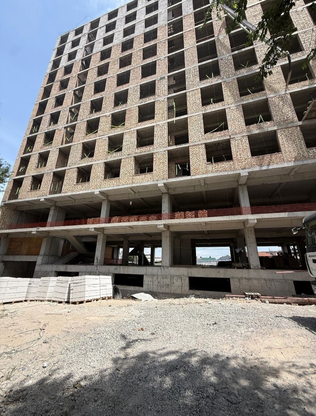 Продажа офисов 55 м², Без ремонта, Без мебели, Многоэтажное здание, 2 этаж