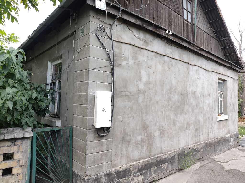 Продается жилой дом с земельным участком в районе улицы Баялинова