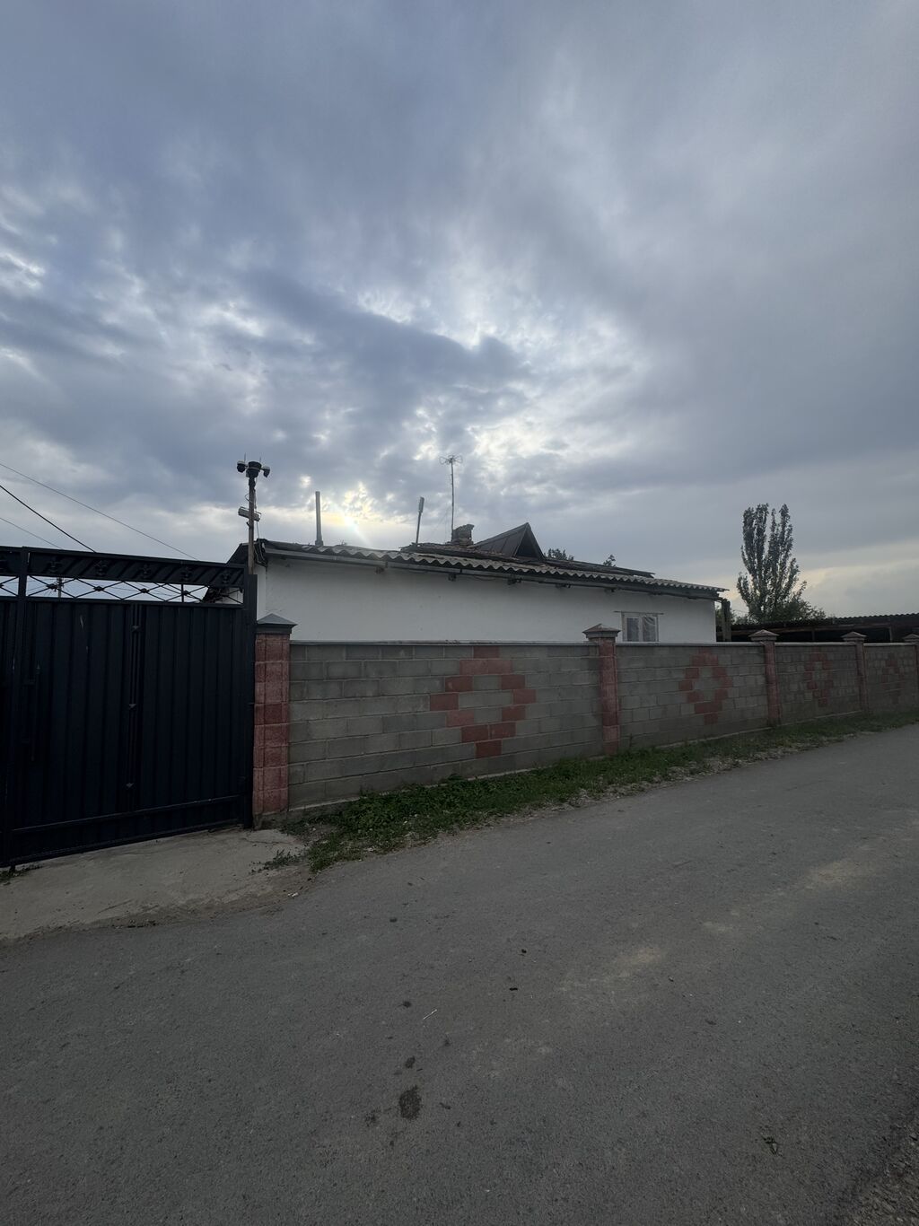 Срочно продается в п. Дачное (ГЭС5) 8 комнатный дом
