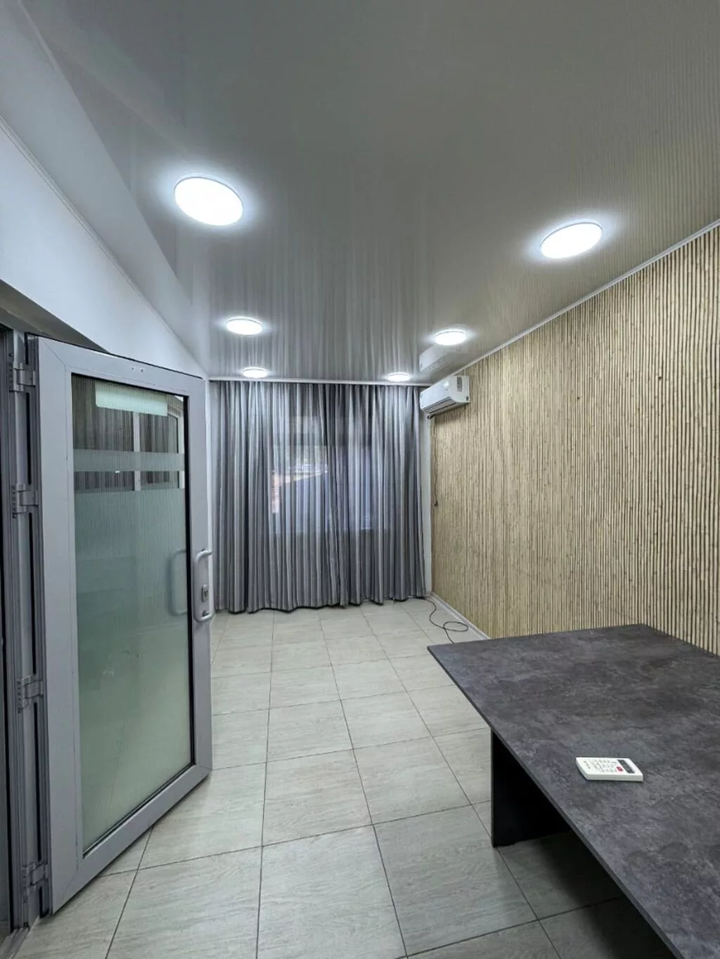 Продажа офисов 136 м², Без ремонта, Многоэтажное здание, 1 этаж