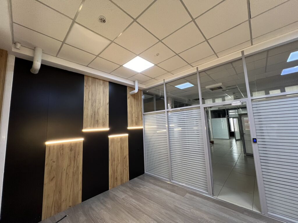 Аренда офисов, 300 м², В жилом комплексе, С отдельной кухней, С видом на горы, С оборудованием