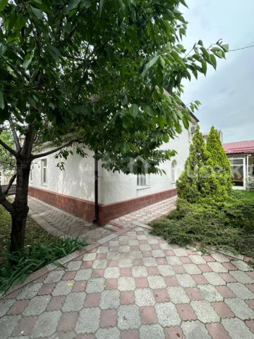 Аренда, дом, 6 и более-комн.: Чуйская область / Бишкек, город Бишкек, Карла Маркса -  — за 400 000 сом