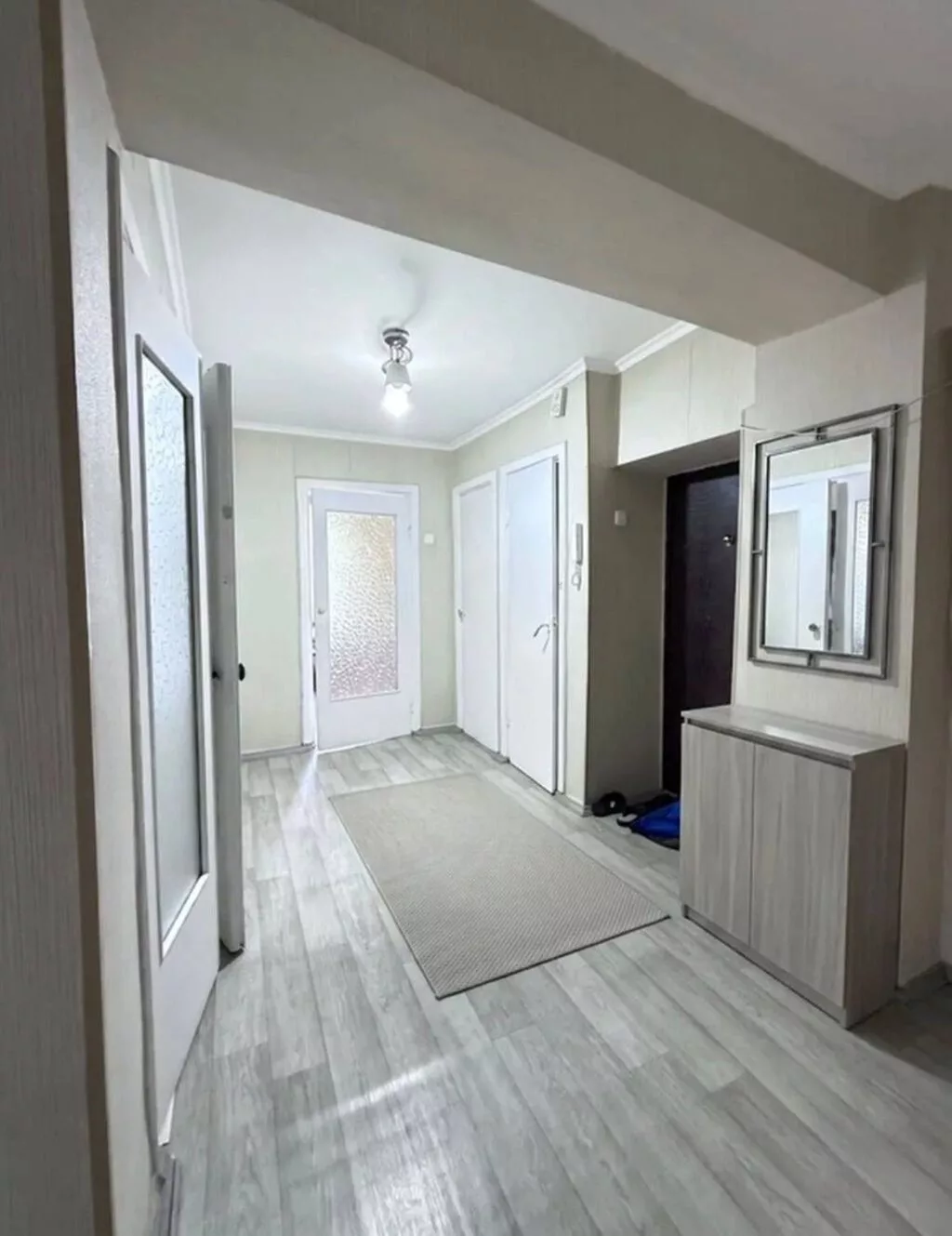 3 комнаты, 73 м², 8 мкр Индивидуалка, 2 этаж, Косметический ремонт