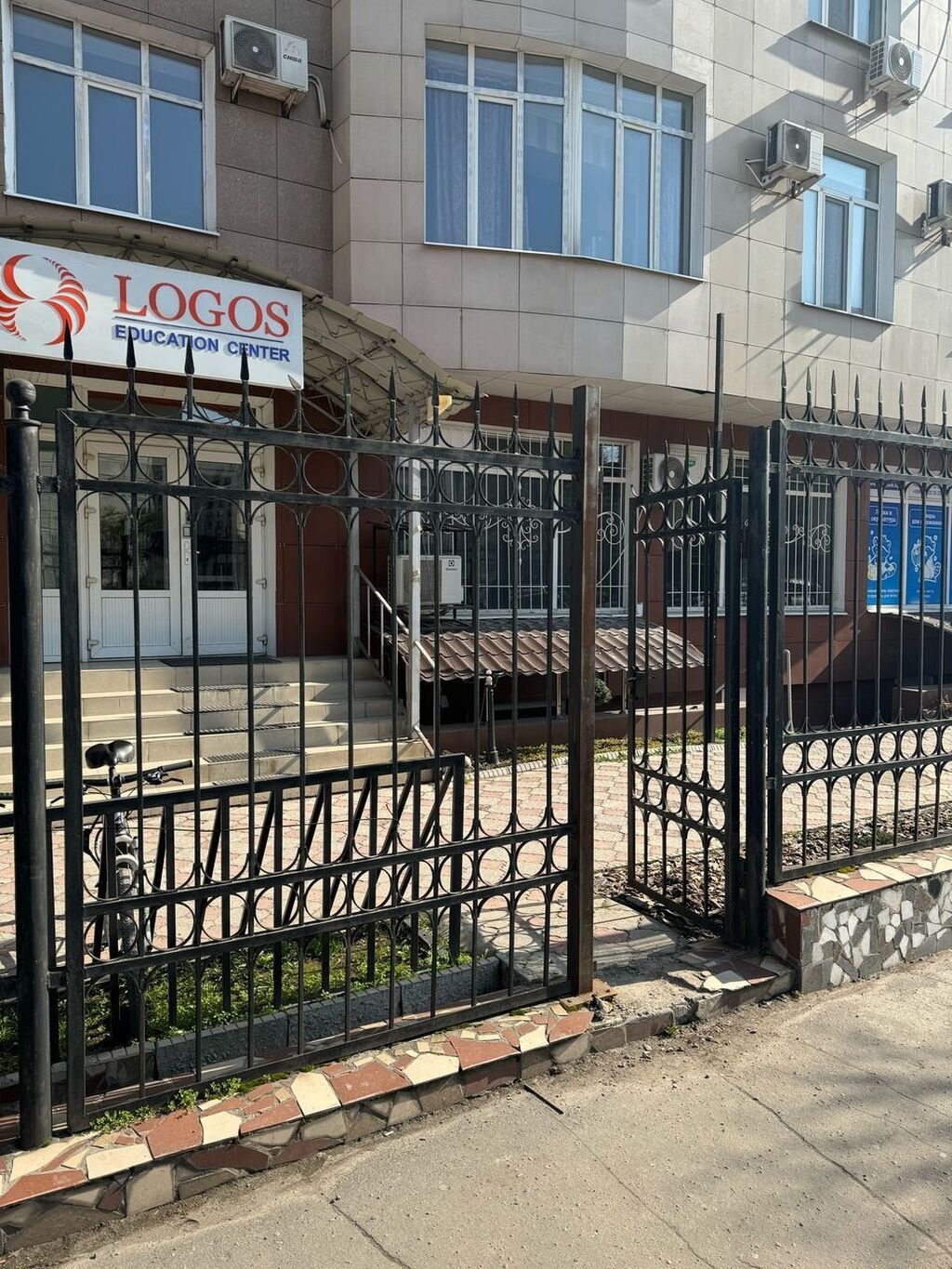 Аренда офисов, 200 м², В жилом комплексе, С отдельным входом, С отдельным сан узлом