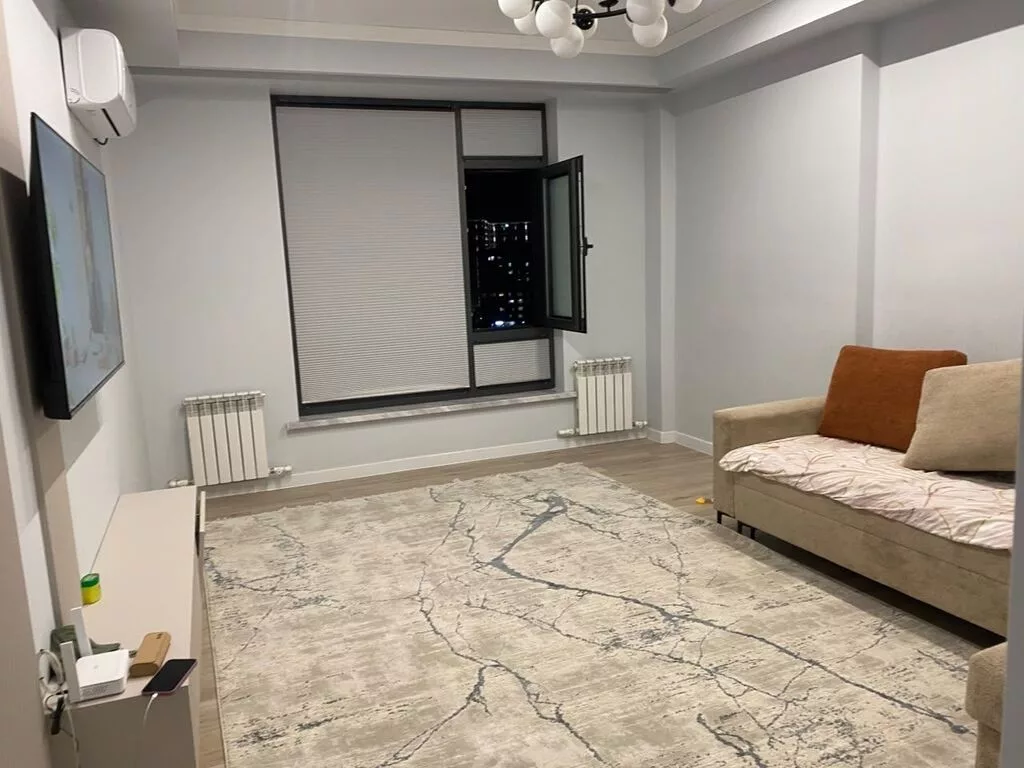 Сдаётся 2-комнатная квартира в ЖК Deluxe — район Ала-Арча ТРЦ (68м2)