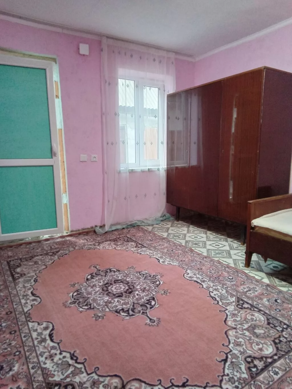 Сдаю комнату для девушек в частном секторе по ул. Ереванская