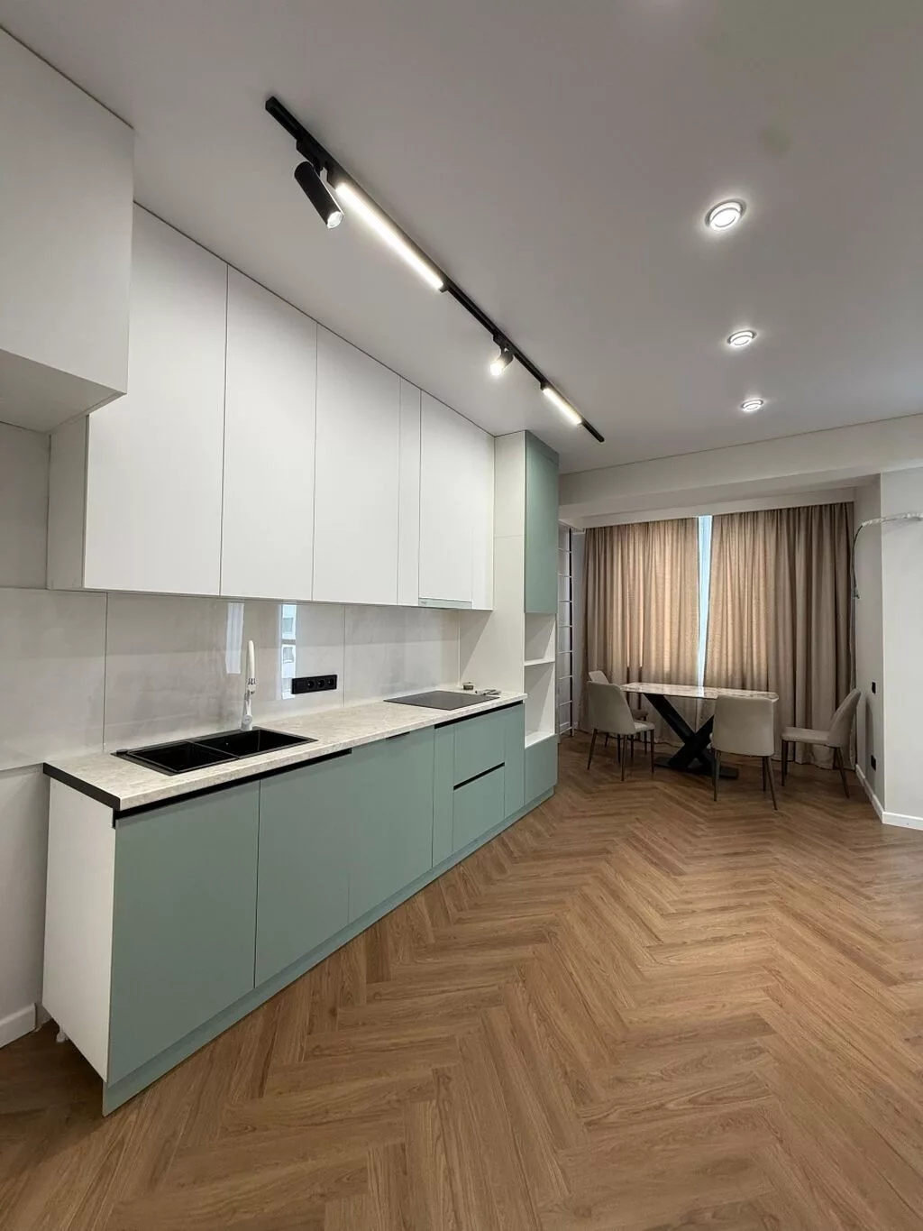 3 комнаты, 82 м², Южная Магистраль Элитка, 11 этаж, Дизайнерский ремонт