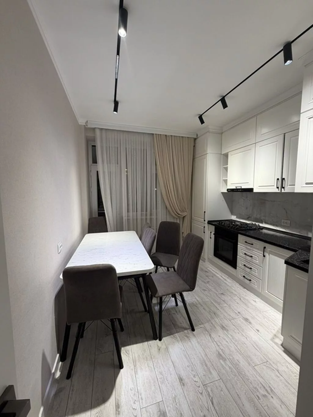 2 комнаты, 67 м², Таатан ТЦ, Элитка, 3 этаж, Дизайнерский ремонт