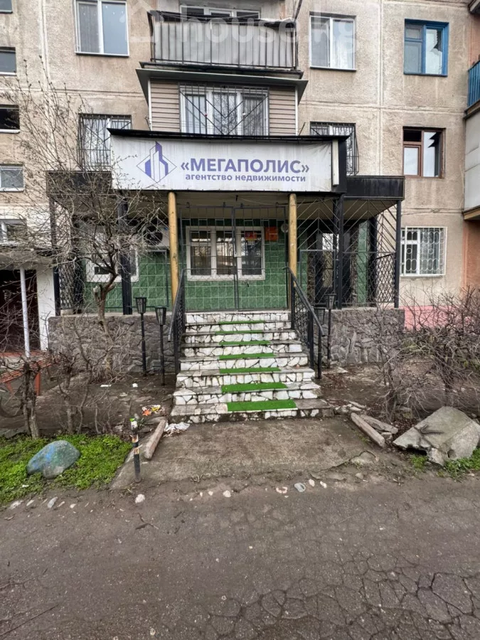 Аренда, коммерческая недвижимость: Чуйская область / Бишкек, город Бишкек, 9 м-н - на долгий срок — за 87 600 сом