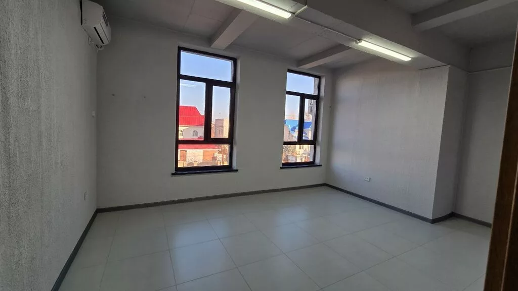 Аренда офисов, 21 м², В бизнес центре, С видом на горы, 1 линия, С оборудованием