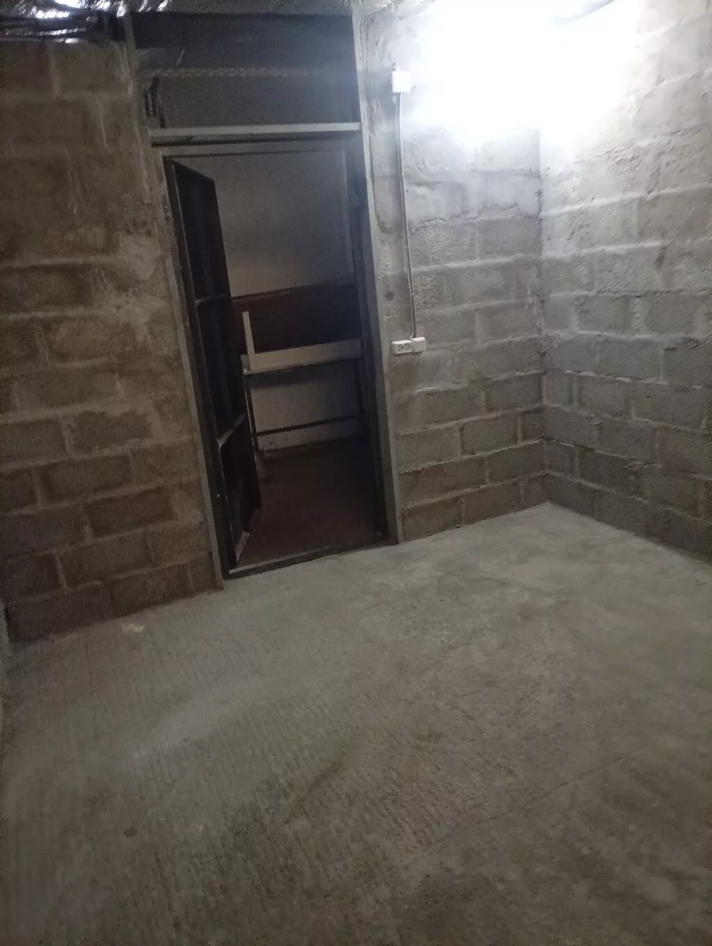 Помещение под склад/кладовую в цокольной части жилого дома. -