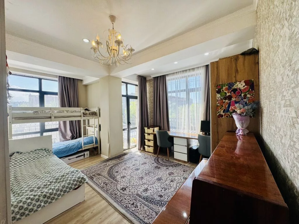3 комнаты, 88 м², Дордой Плаза ТРЦ Элитка, 3 этаж, Евроремонт