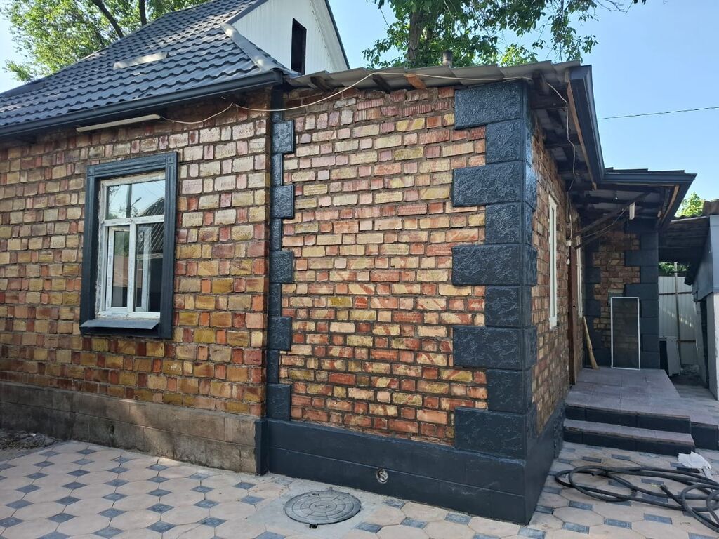 Продаю Угловой Дом район рынка "БАЯТ".Кирпичный со всеми