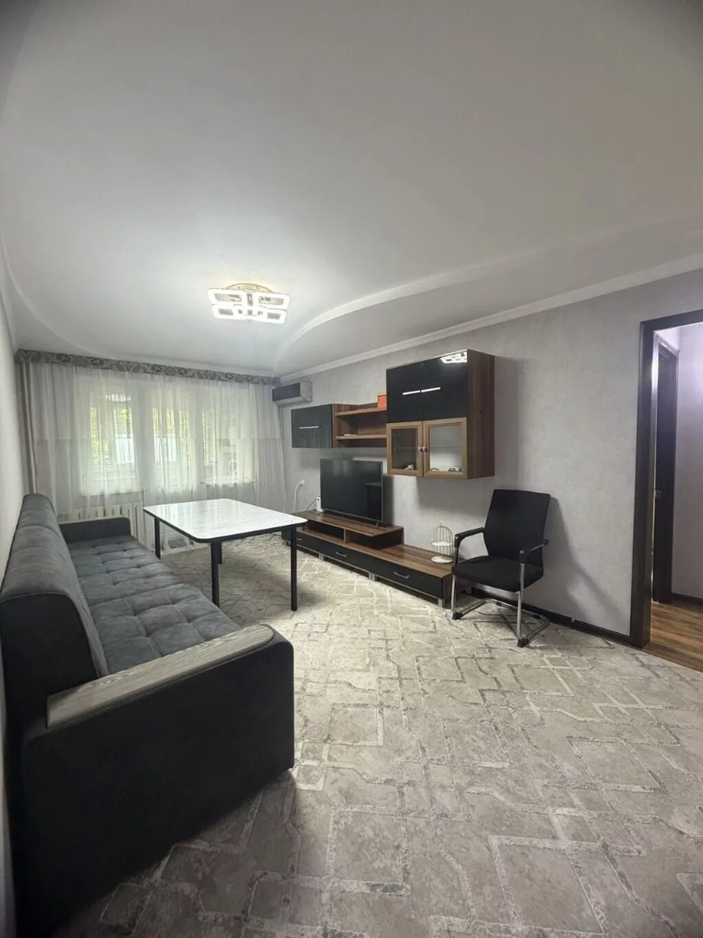 3 комнаты, 58 м², ул. Московская / Уметалиева 104 серия, 1 этаж, Дизайнерский ремонт