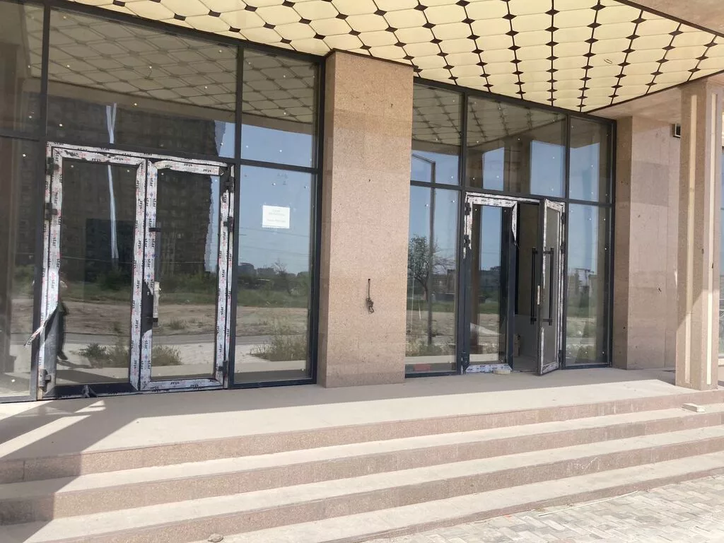 Аренда офисов, 129 м², В жилом комплексе, С отдельным входом, 1 линия