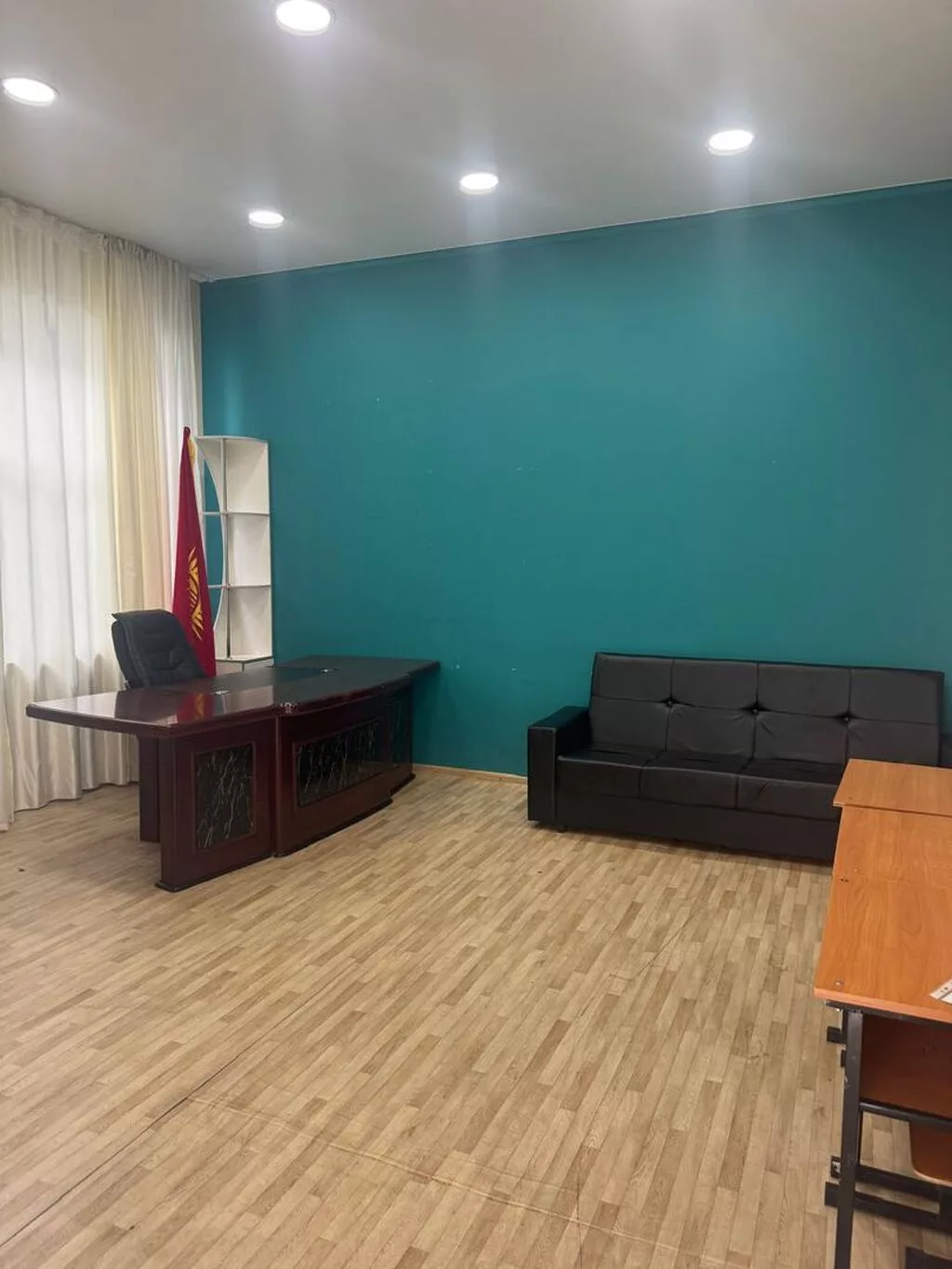 Аренда офисов, 25 м², В административном здании, 1 линия, С оборудованием, С отдельным входом