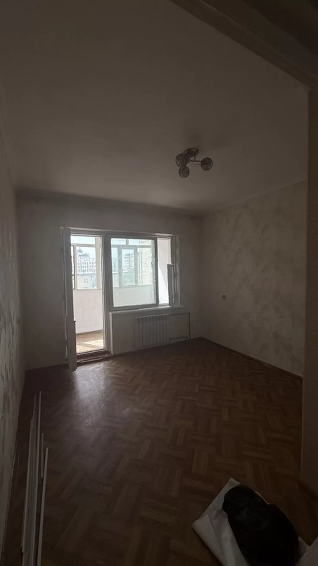 3‑комнатная квартира с большой застеклённой лоджией. Планировка