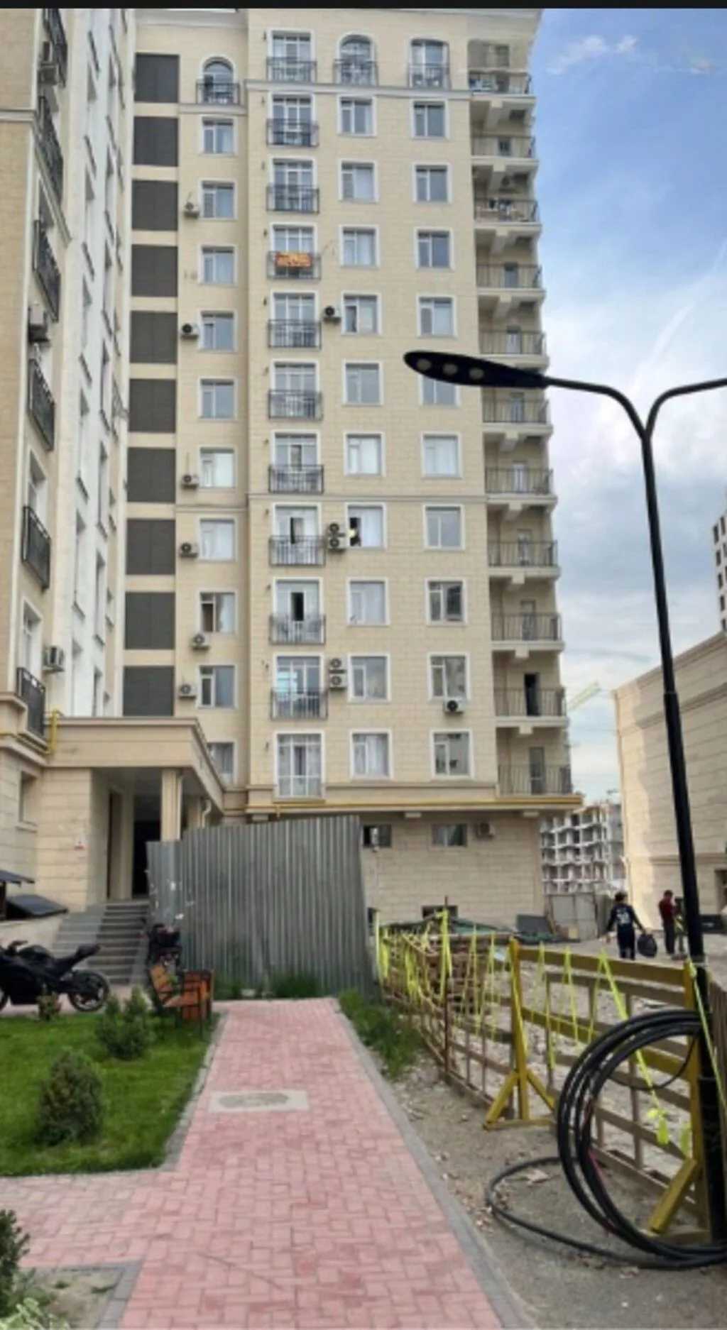 3 комнаты, 94 м², Асанбай мкр Элитка, 2 этаж, ПСО (под самоотделку)