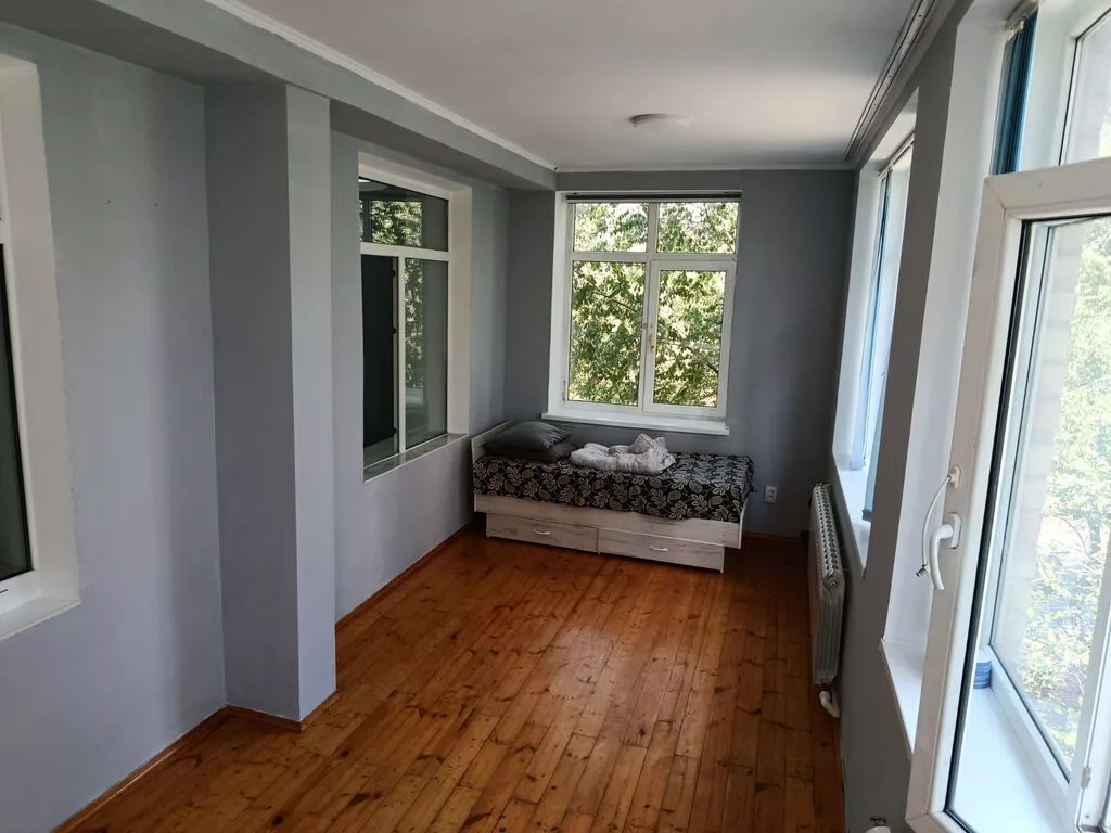 Аренда офисов, 85 м², В жилом комплексе, 1 линия, С отдельной кухней