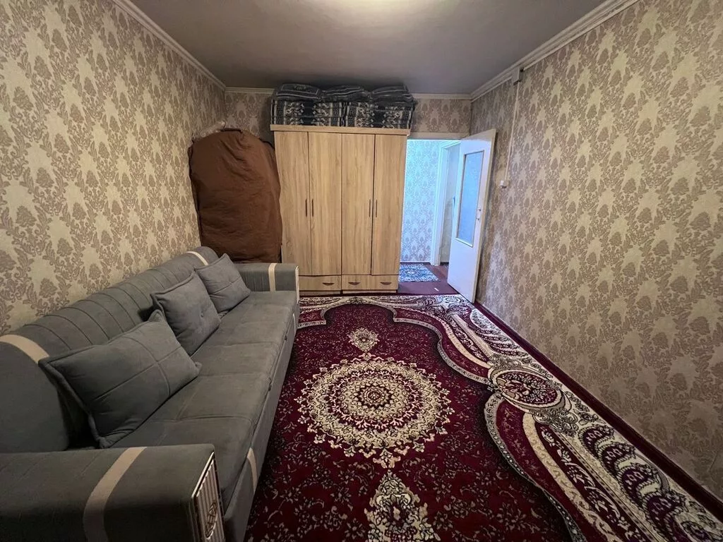 2 комнаты, 46 м², Черёмушки мкр., 103 серия, 1 этаж, Старый ремонт