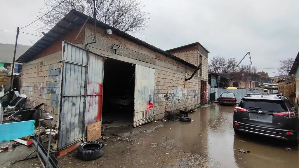 100 м², Кирпичный