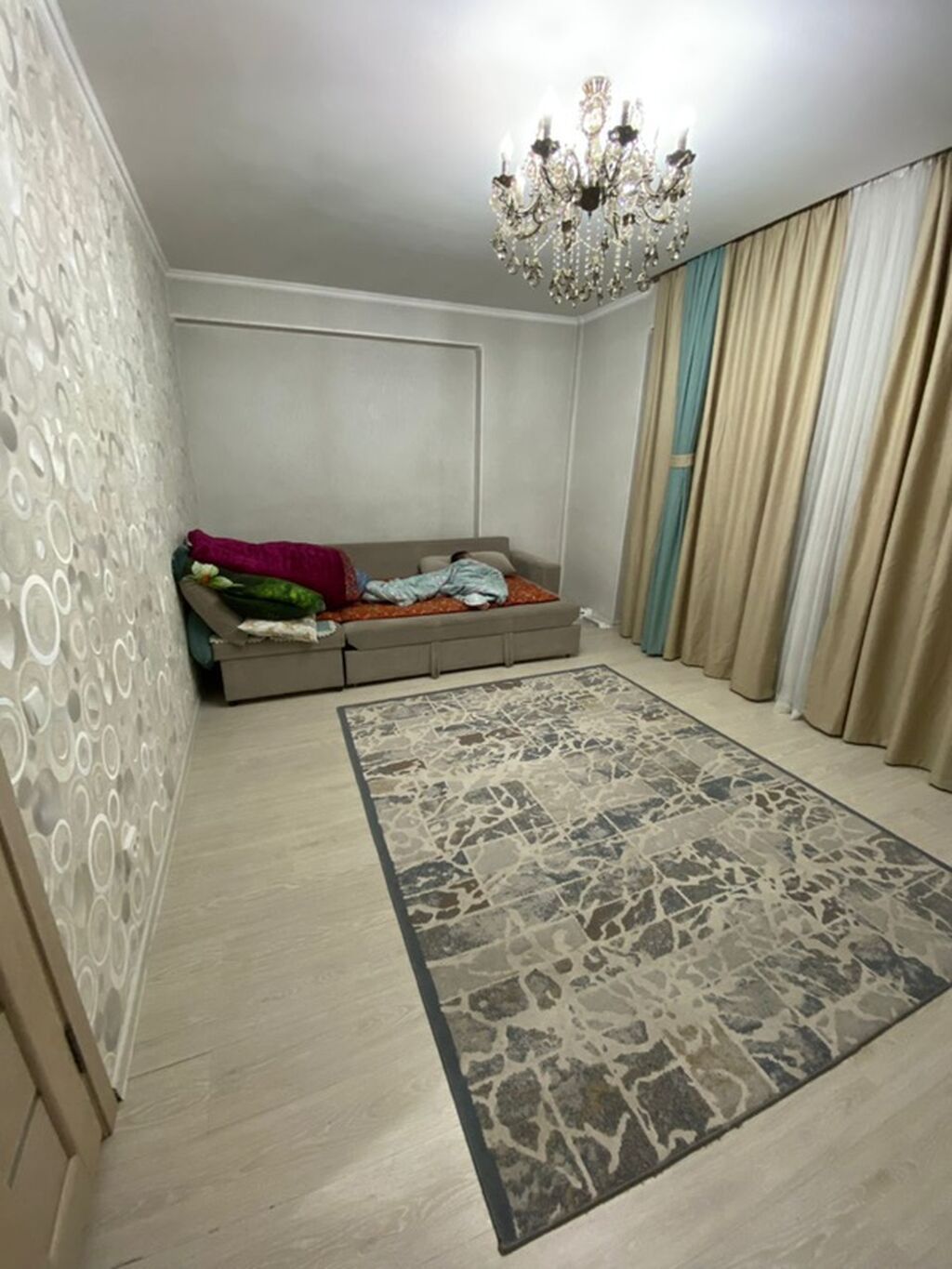 Продается 1 ком квартира переделанная в 2 ком. квартиру, район