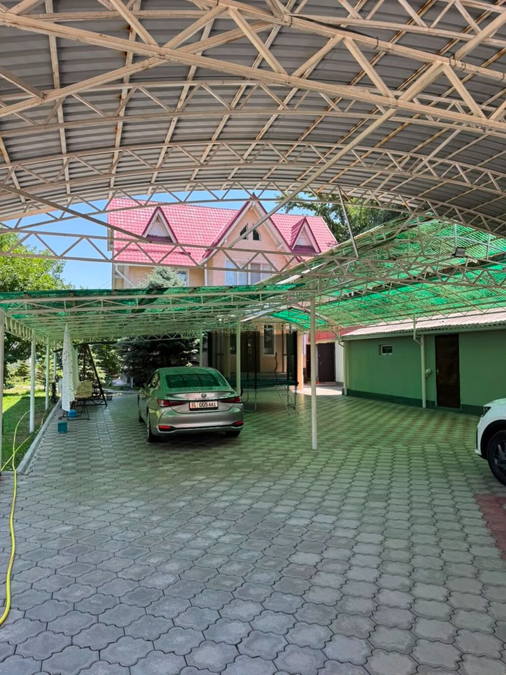 Продаётся 2‑х этажный дом с большим благоустроенным участком
