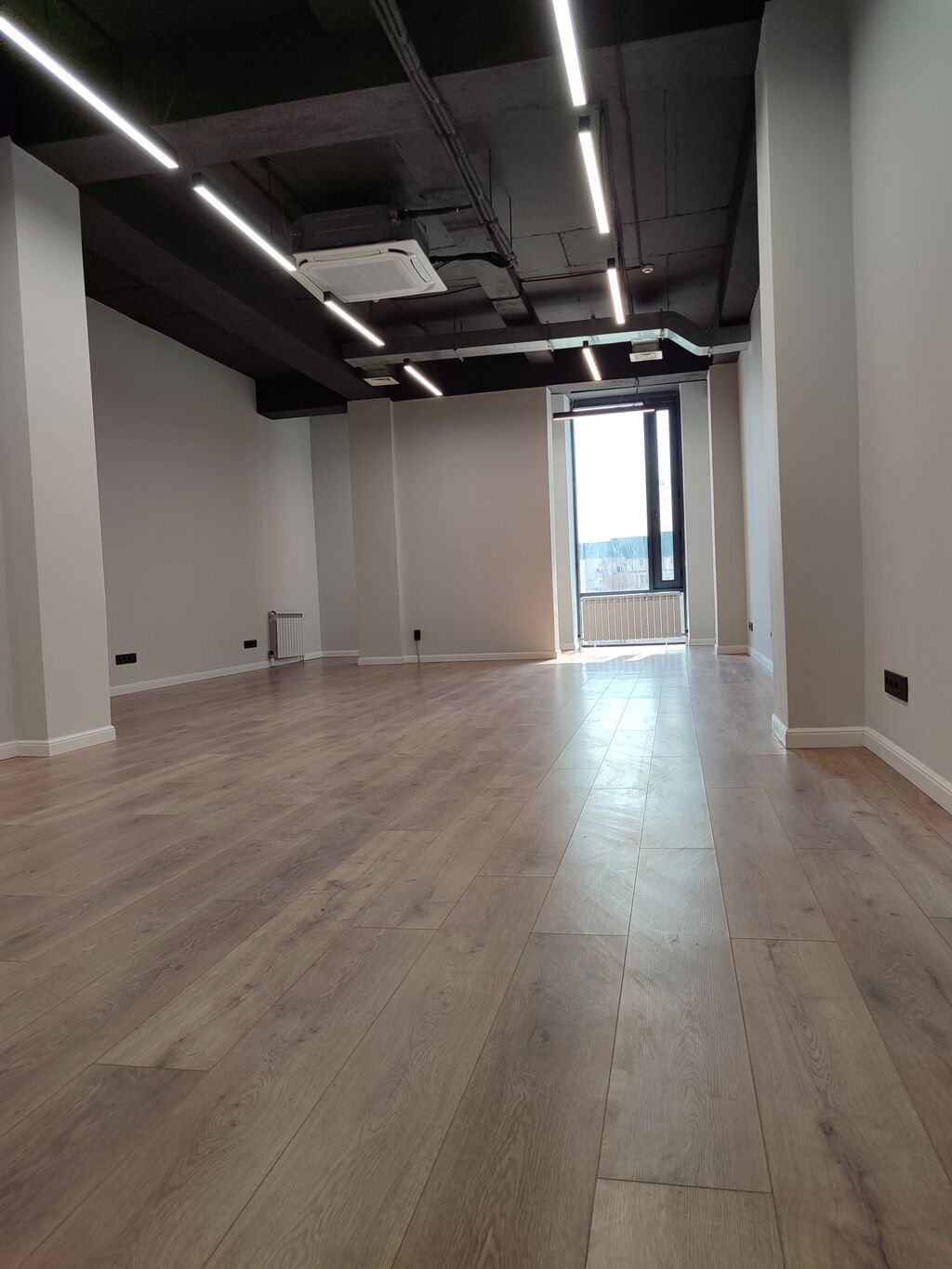 Аренда офисов, 54 м², В бизнес центре, 1 линия, С отдельным входом, С отдельным сан узлом