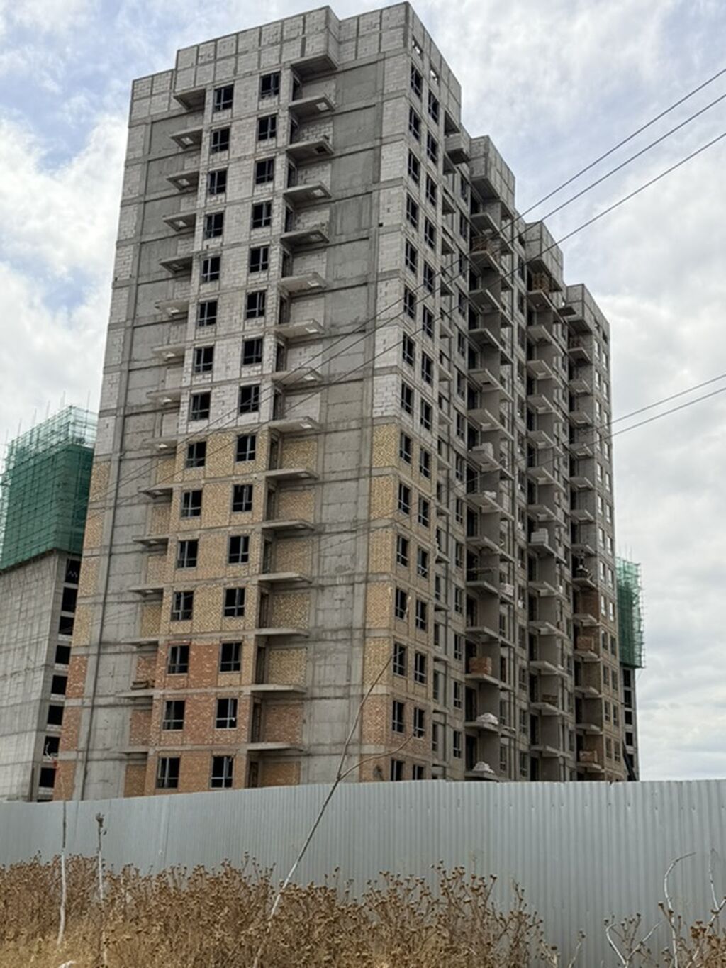 Продаю 1 ком квартиру 44 кв в строящемся доме Объект Кочмон Сити под