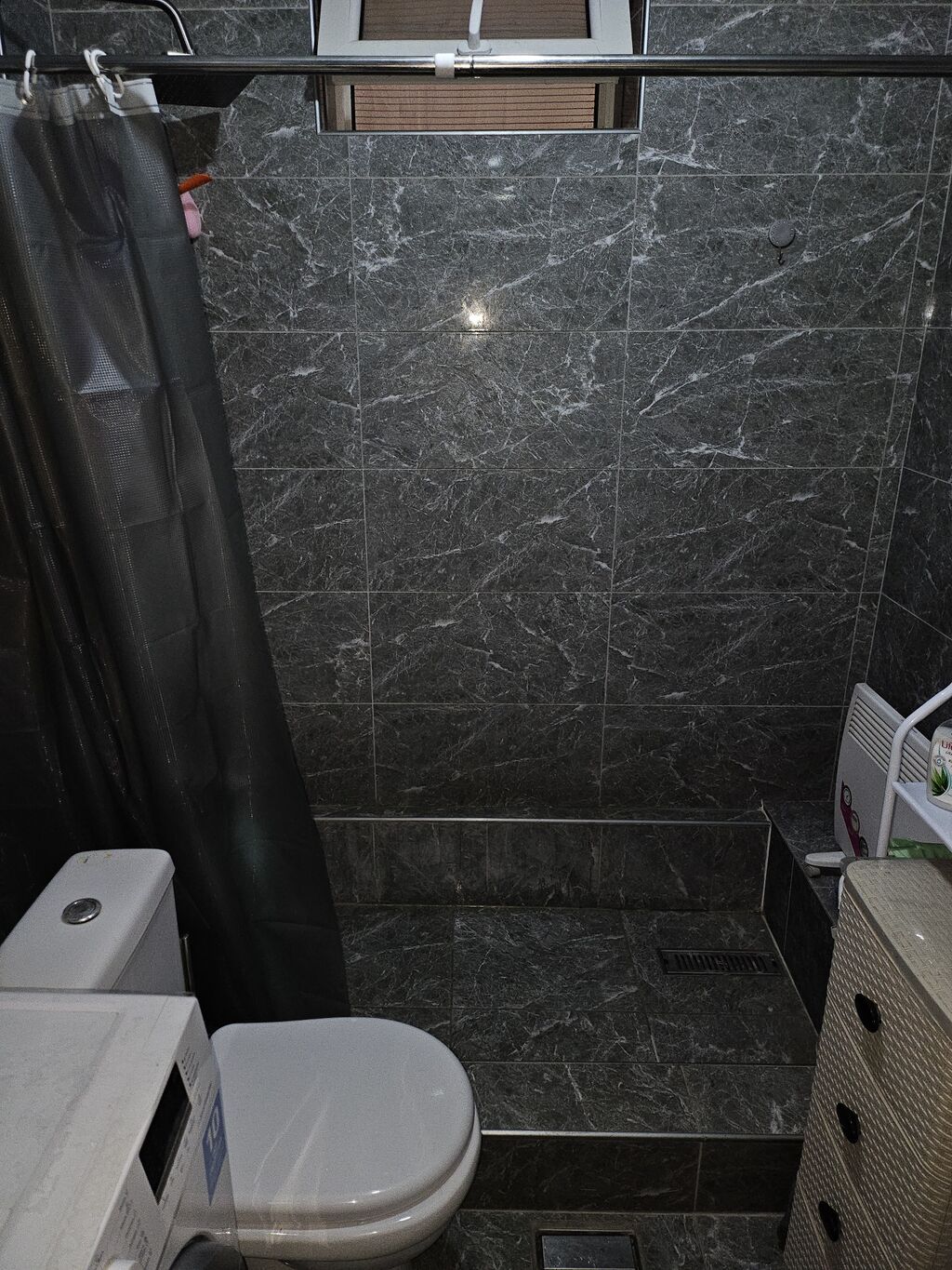 Срочно. продаю. дом из 2 комнат,45 кв. санузел,аристон, электричество