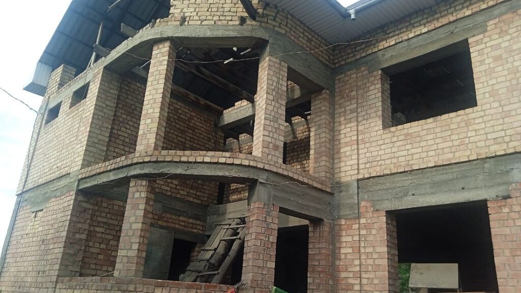 Аска таш где рынок сары озон. Продаётся недостроенный кирпичный дом с
