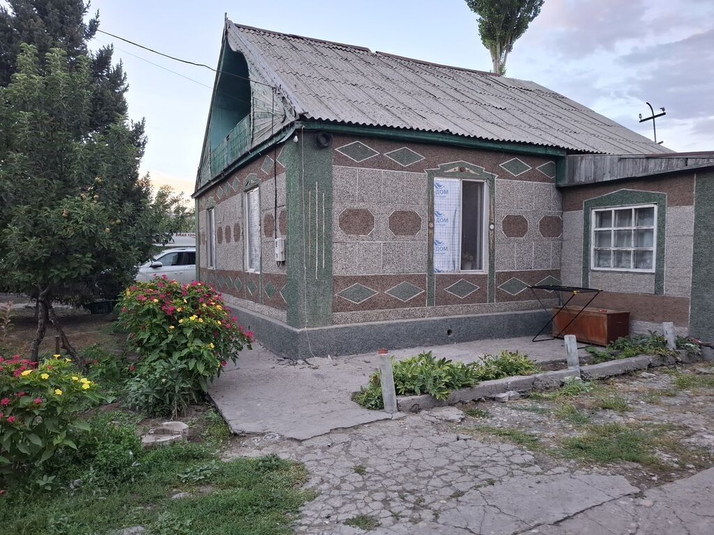 Одноэтажный жилой дом Фасад отделан декоративной шубой/терразитом с