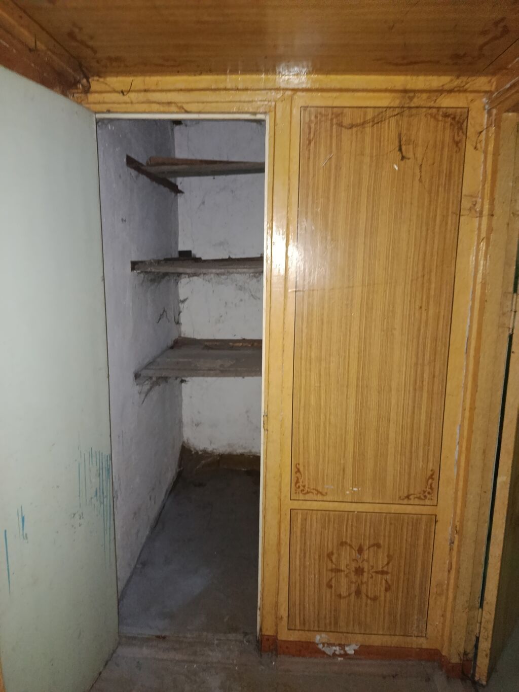 3 комнаты, 58 м², 105 серия, 1 этаж, Требуется ремонт