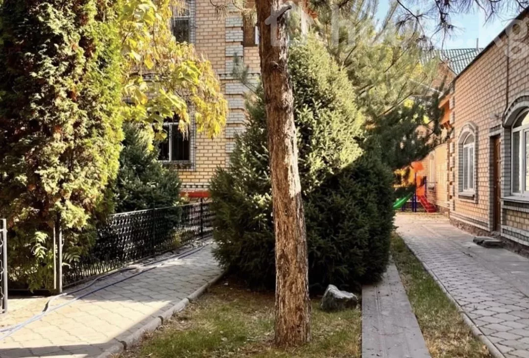Аренда, дом, 6 и более-комн.: Чуйская область / Бишкек, город Бишкек, Юг-2 м-н - на долгий срок — за 394 155 сом
