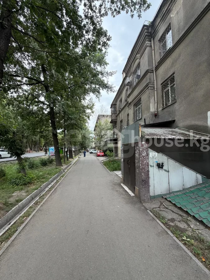 Продажа, коммерческая недвижимость: Чуйская область / Бишкек, город Бишкек, Молодая Гвардия — за 5 720 000 сом