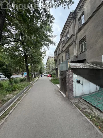 Продажа, коммерческая недвижимость: Чуйская область / Бишкек, город Бишкек, Молодая Гвардия — за 5 720 000 сом