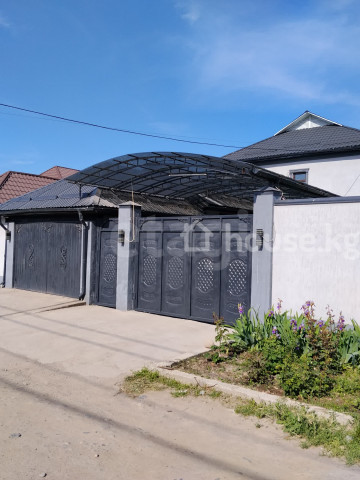 Продажа, дом, 6 и более-комн.: Чуйская область / Бишкек, город Бишкек, Рухий Мурас ж/м — за 21 873 750 сом