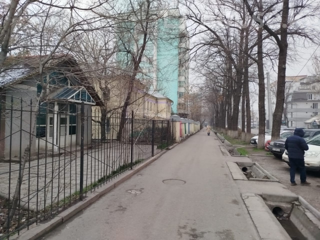 Аренда, коммерческая недвижимость: Чуйская область / Бишкек, город Бишкек, Филармония - на долгий срок — за 656 850 сом